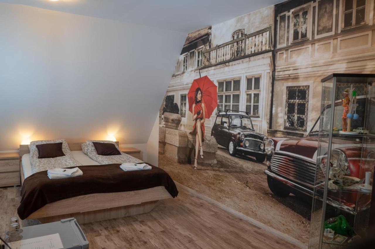 F57 - Frankó Családi Panzió Acomodação com café da manhã Balatonlelle Exterior foto