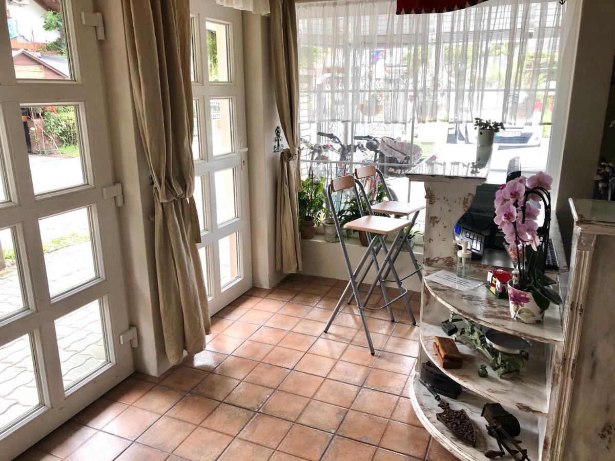 F57 - Frankó Családi Panzió Acomodação com café da manhã Balatonlelle Exterior foto